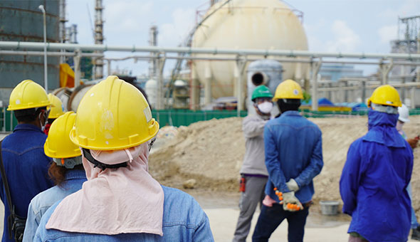 How Chemical Companies can Build a Positive and Safe Employee Culture